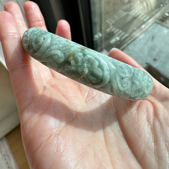 Jadeite Jade Engraved Flower Bangle Diameter 59 mm - Picture 7 of 14